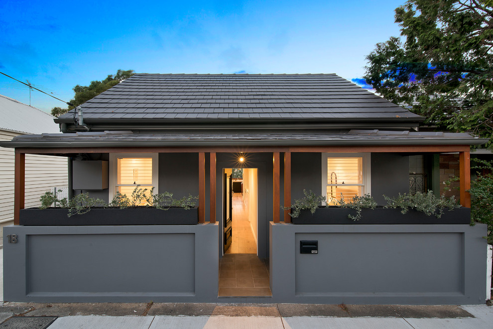 Einstöckiges Modernes Einfamilienhaus mit grauer Fassadenfarbe, Pultdach und Ziegeldach in Sydney