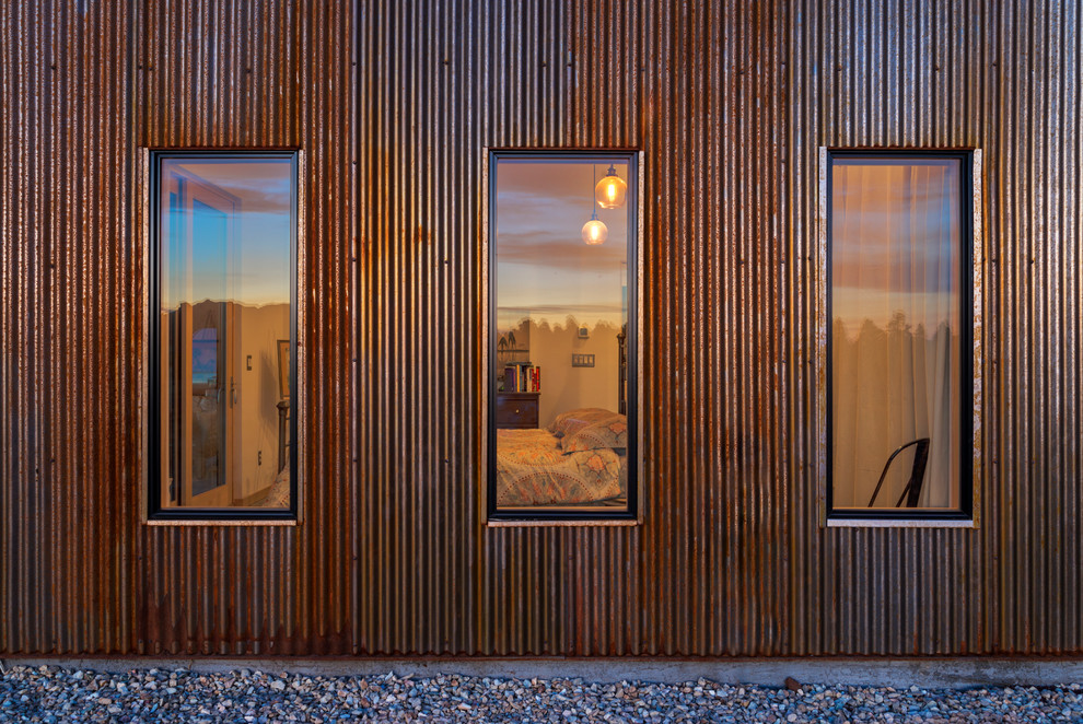 Exemple d'une façade de maison industrielle.