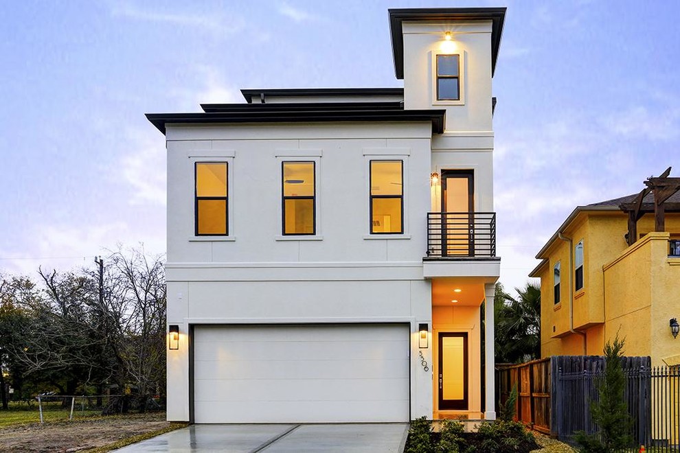 White classic split-level render house exterior in Houston with a flat roof.