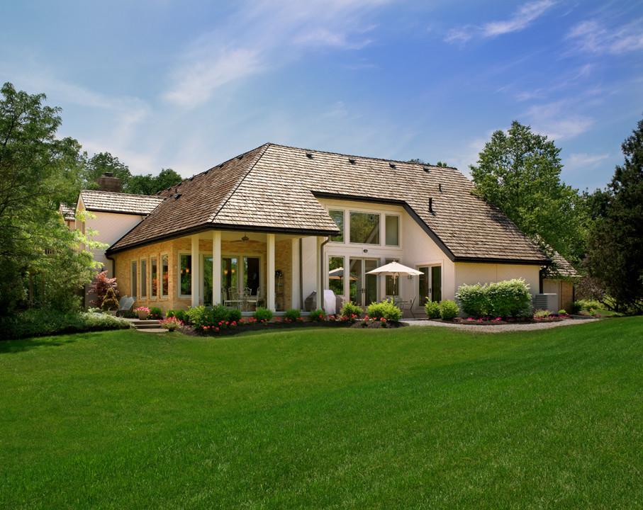 Design ideas for a classic house exterior in Columbus.