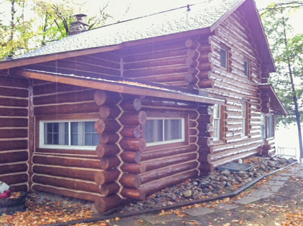 Example of a mountain style exterior home design in Grand Rapids