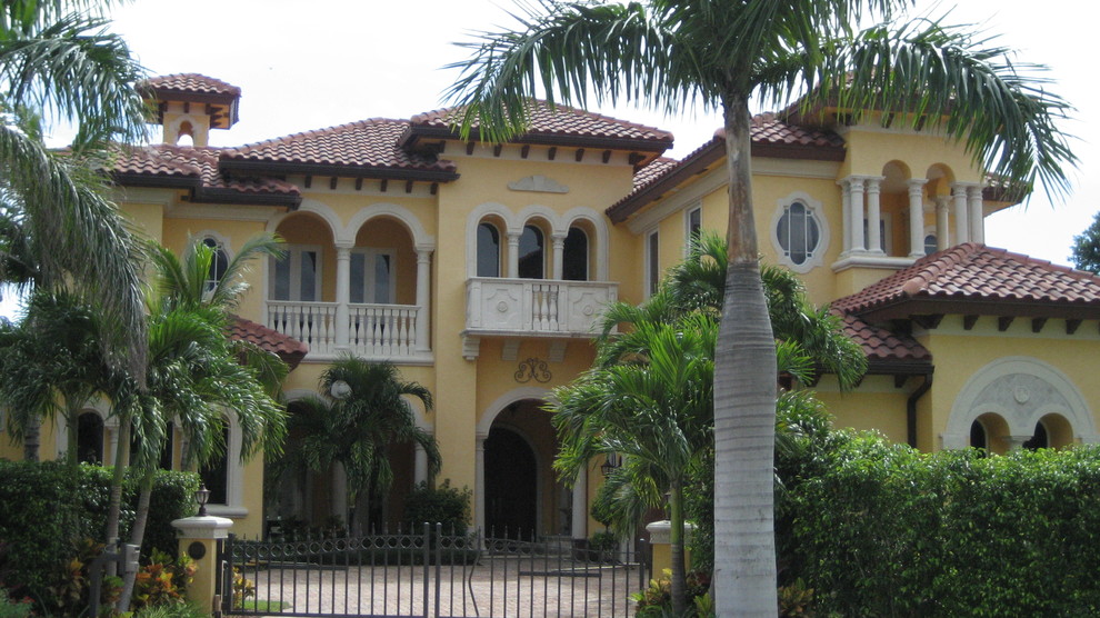 Photo of a world-inspired house exterior in Miami.