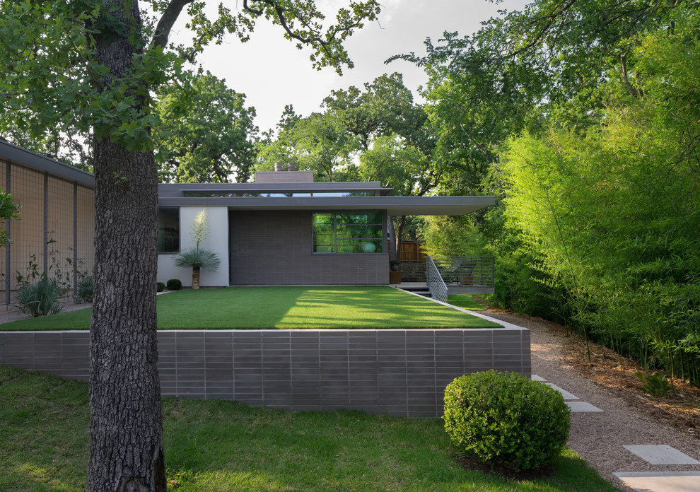 Inspiration for a retro house exterior in Austin.