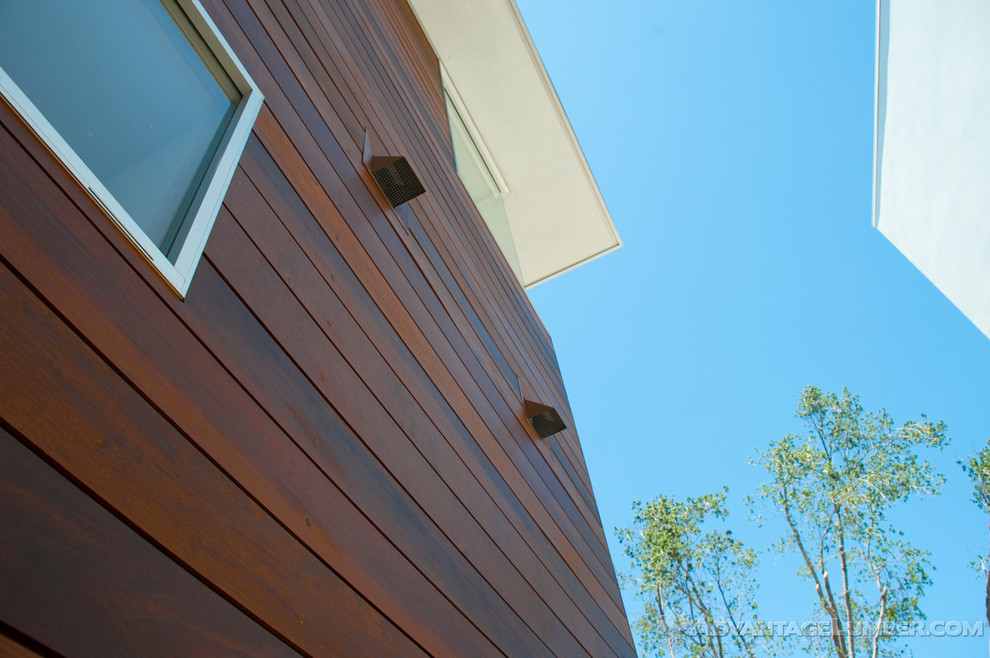 This is an example of a contemporary house exterior in Los Angeles.