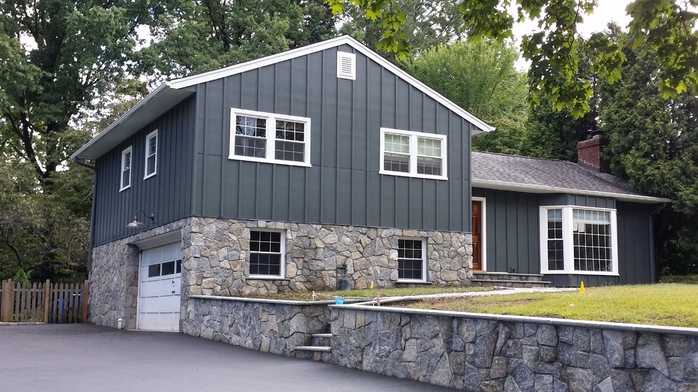 Inspiration for a medium sized and blue traditional two floor detached house in Bridgeport with concrete fibreboard cladding, a pitched roof and a shingle roof.