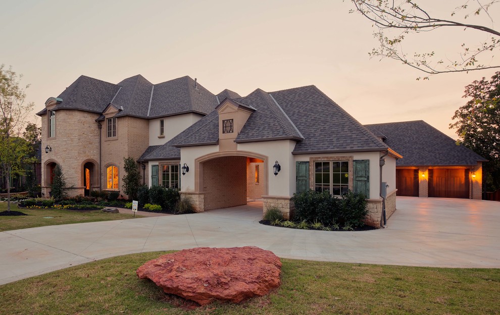 Expansive and beige classic two floor house exterior in Oklahoma City with mixed cladding.