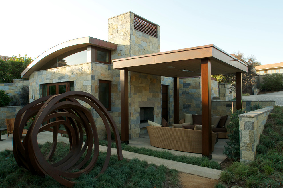 Modernes Haus mit Steinfassade in Orange County