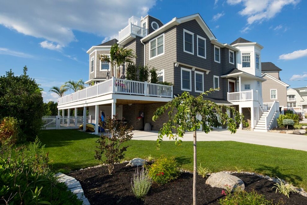 Photo of a beach style house exterior in New York.