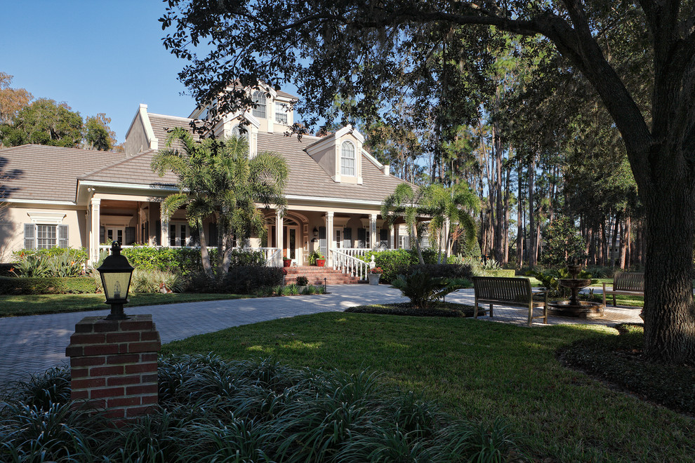 Inspiration for a traditional house exterior in Orlando.