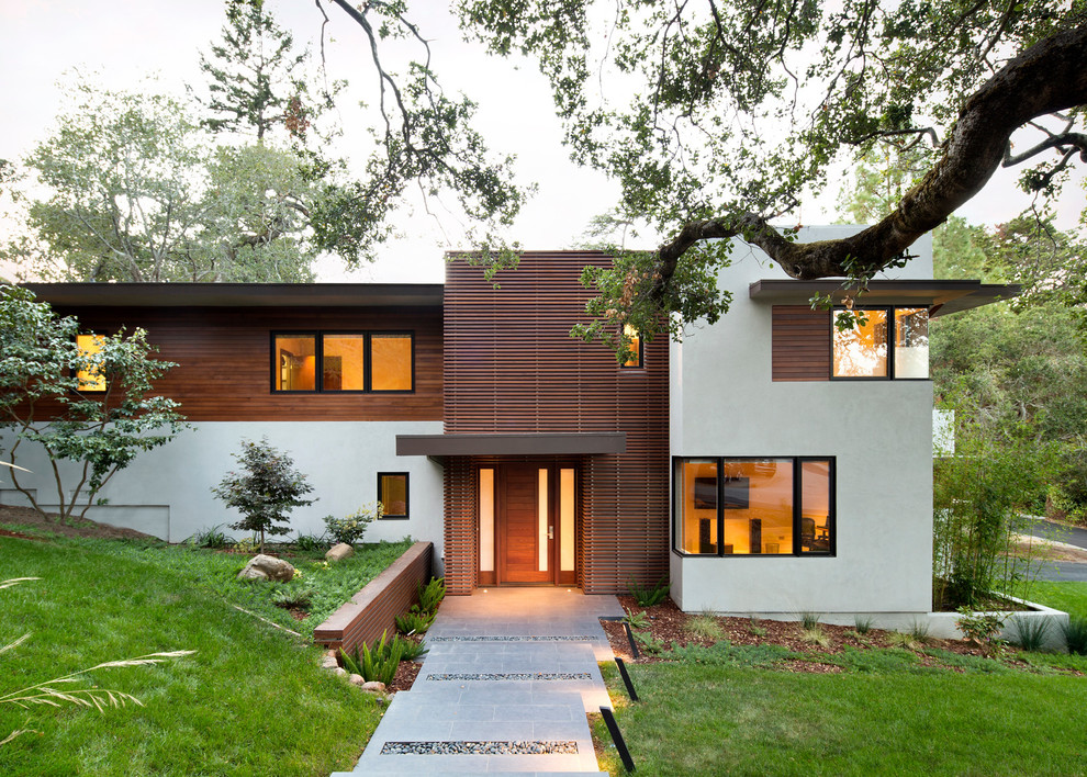 Zweistöckiges Modernes Einfamilienhaus mit Mix-Fassade, bunter Fassadenfarbe und Flachdach in San Francisco