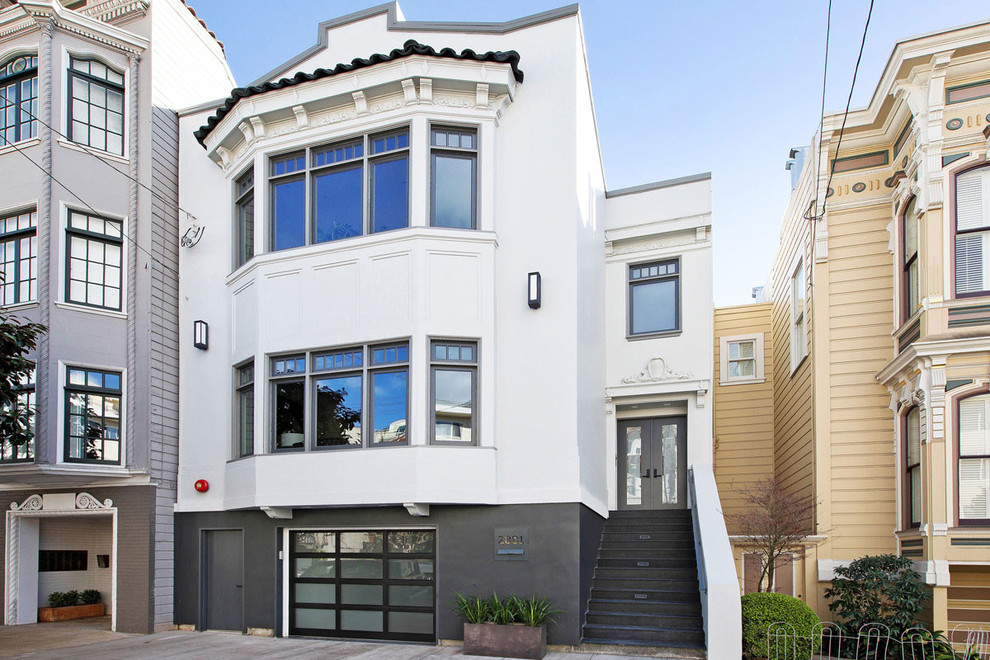 Idee per la facciata di una casa grande beige contemporanea a tre piani con rivestimento in stucco e tetto piano