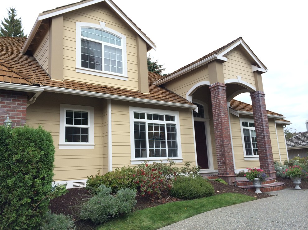 James Hardie Alternating Reveal Traditional Exterior