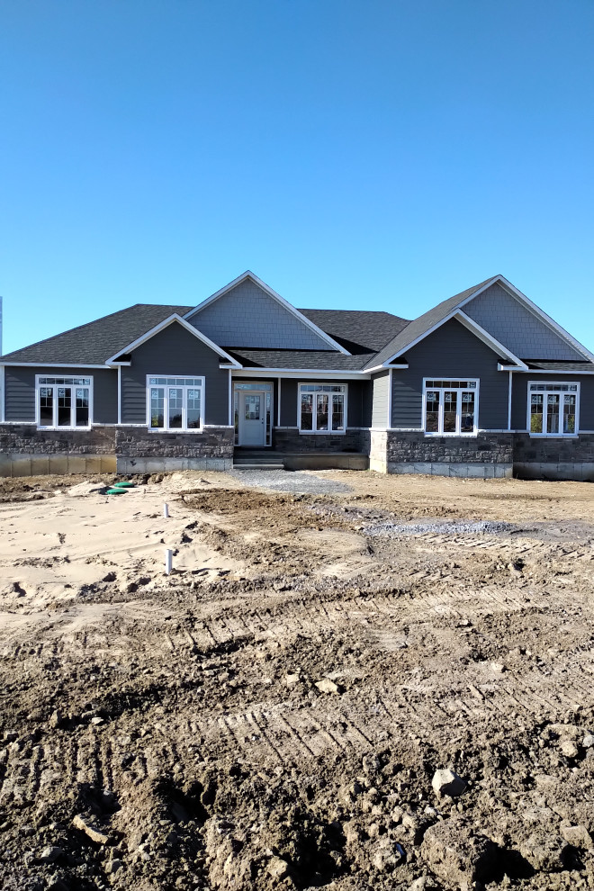 JAMES HARDIE SIDING & ROYAL VINYL SIDING ASHTON, ON Traditional