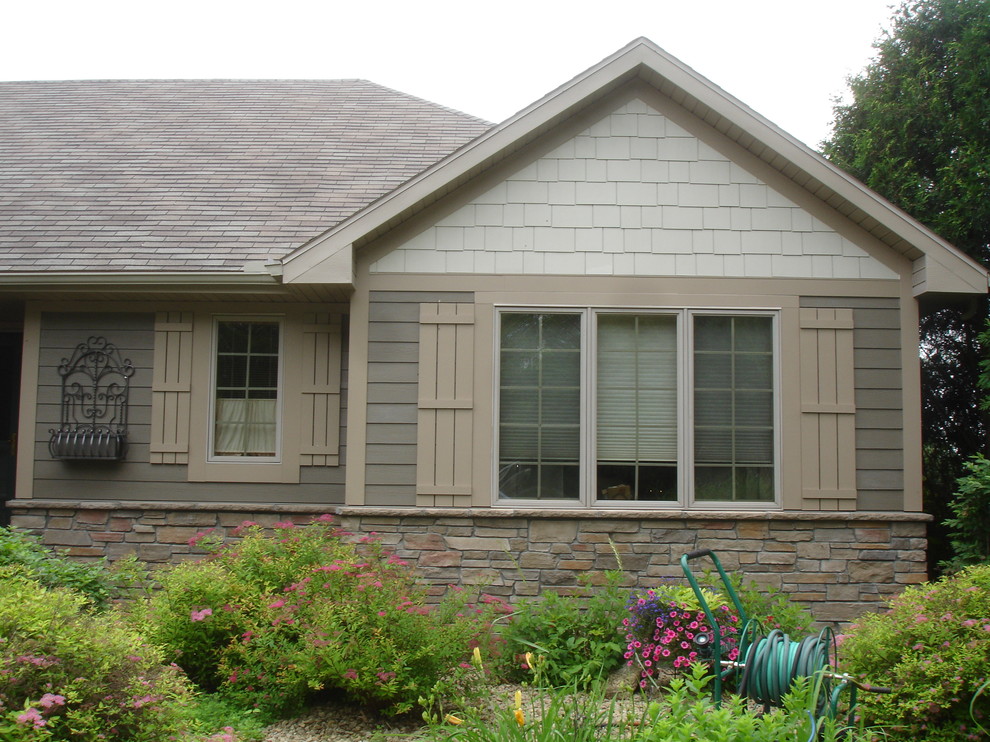 This is an example of a traditional house exterior in Minneapolis.