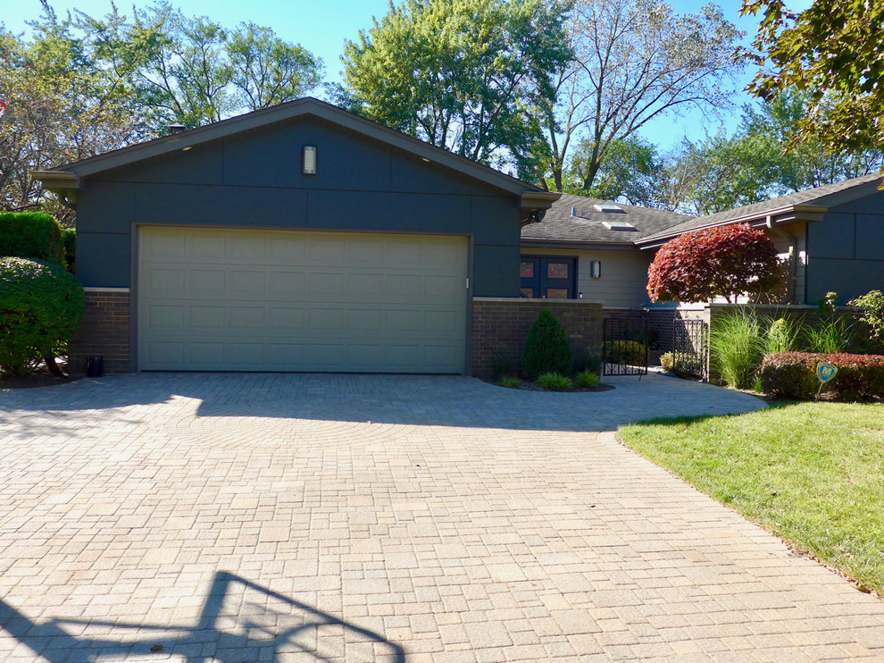James Hardie Siding Ranch Home in Norhbrook, IL Contemporary