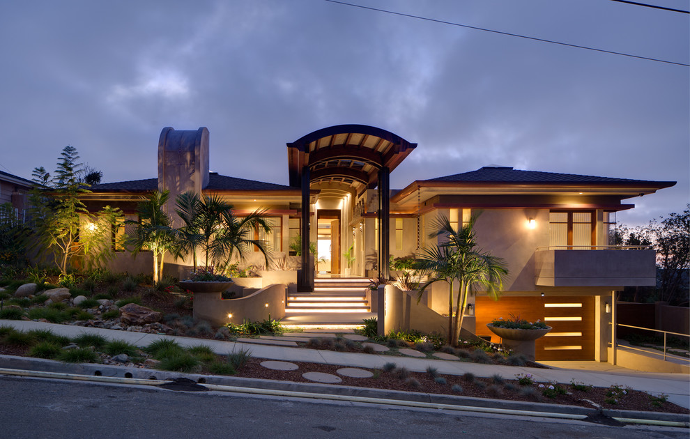 Large and beige contemporary two floor render detached house in San Diego with a hip roof and a shingle roof.