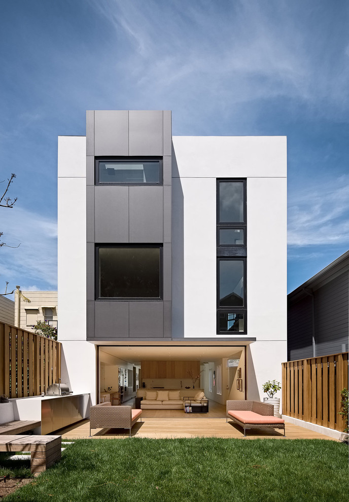 На фото: трехэтажный, серый частный загородный дом среднего размера в стиле модернизм с облицовкой из ЦСП и плоской крышей