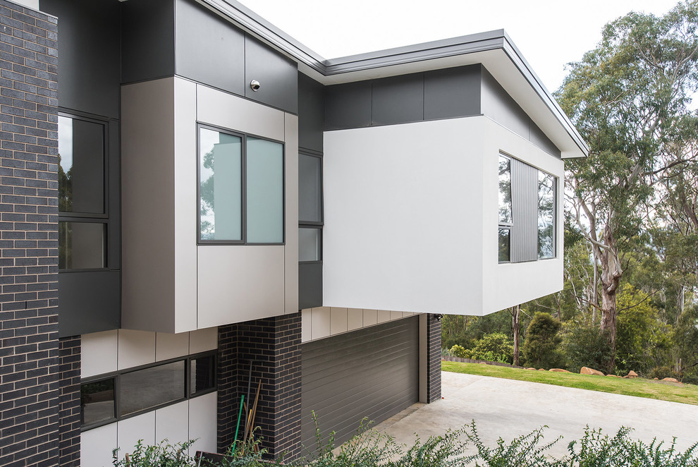 Großes, Zweistöckiges Modernes Einfamilienhaus mit Flachdach und Blechdach in Hobart