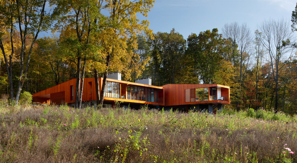 Contemporary one-story exterior home idea in Bridgeport