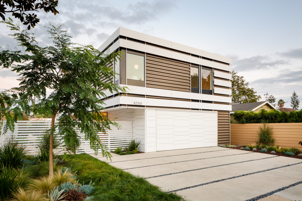 This is an example of a contemporary house exterior in Los Angeles.