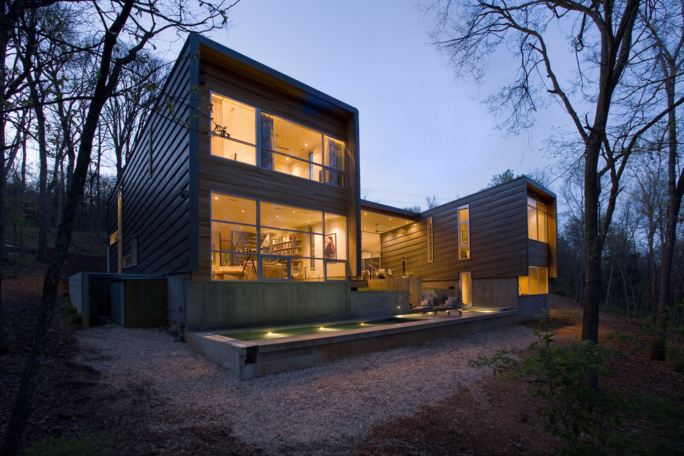 Идея дизайна: огромный, двухэтажный, серый дом в стиле модернизм с облицовкой из металла