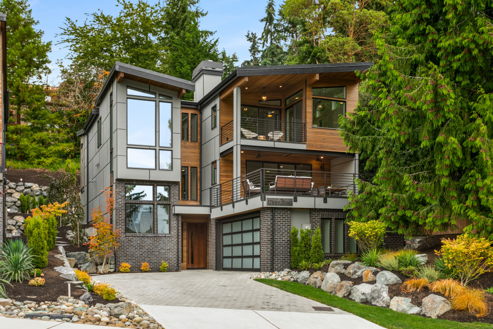 シアトルにある巨大なコンテンポラリースタイルのおしゃれな家の外観 (混合材サイディング) の写真