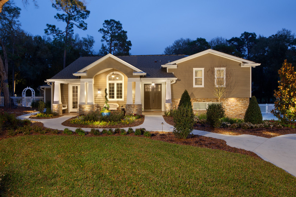 Inspiration for a classic house exterior in Orlando.