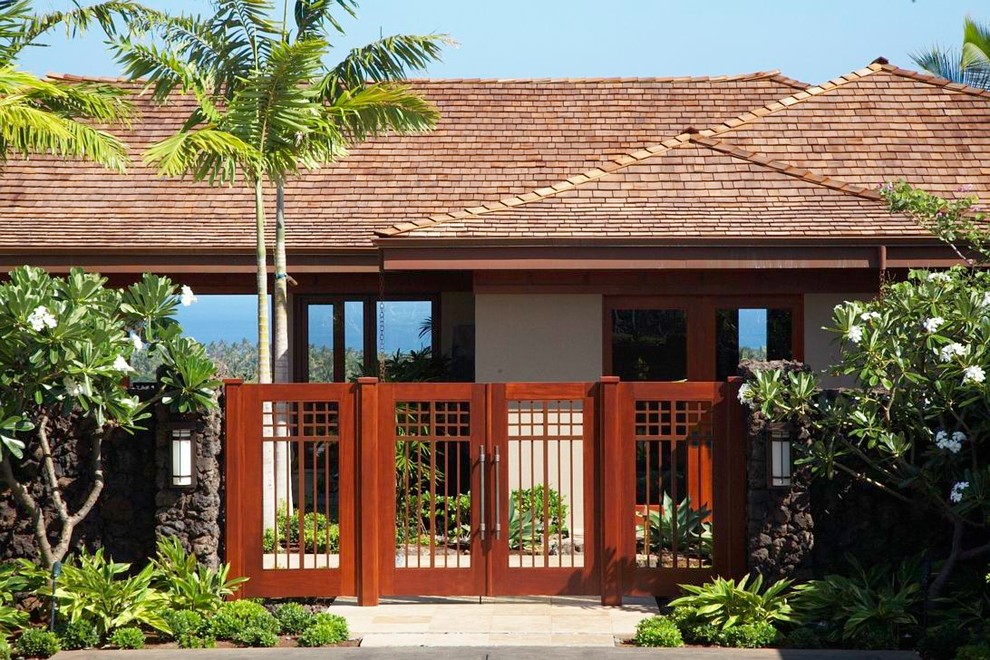 Tropical exterior home idea in Hawaii