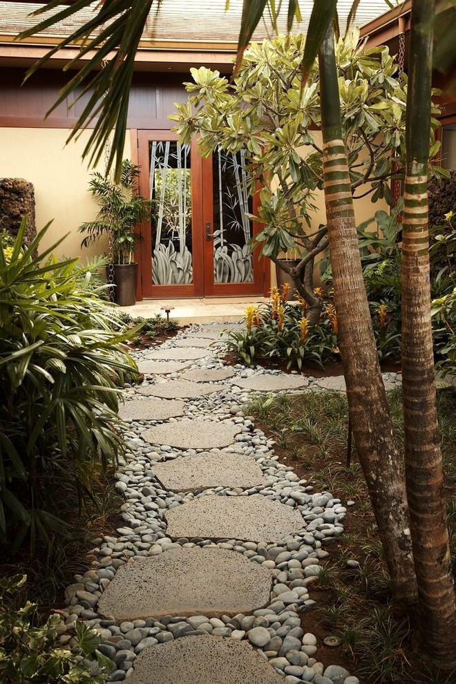 Inspiration for a tropical exterior home remodel in Hawaii