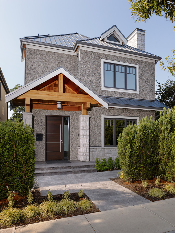 Dreistöckiges Modernes Haus mit Putzfassade und grauer Fassadenfarbe in Vancouver