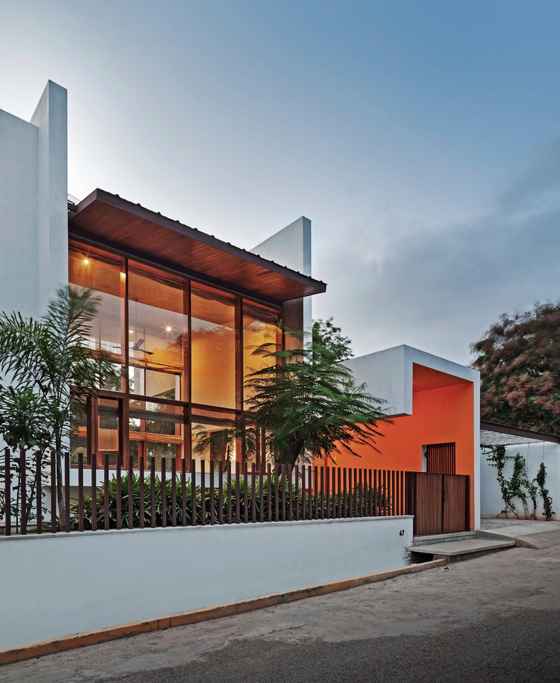 Design ideas for a contemporary house exterior in Bengaluru.