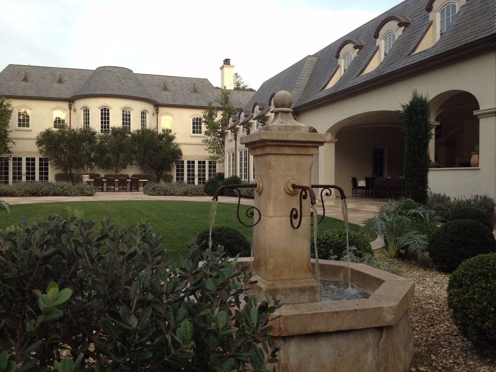 La Canada Home by Sydney Baumgartner Traditional Exterior Los