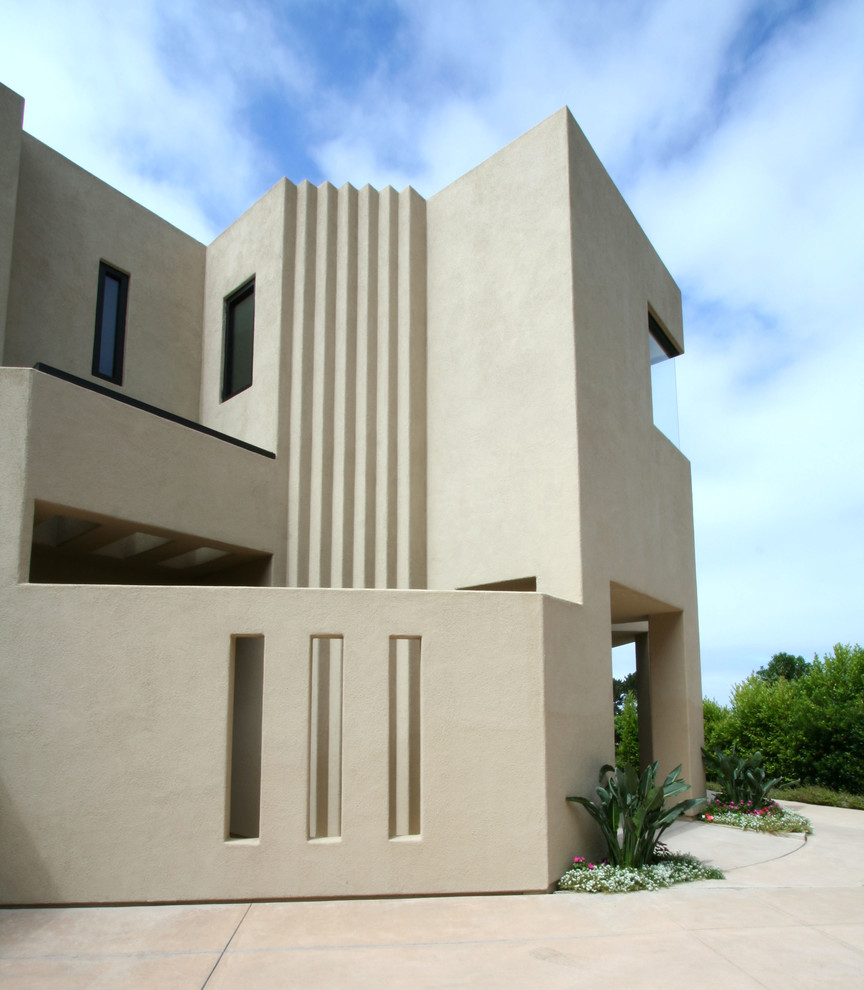 Пример оригинального дизайна: белый дом в средиземноморском стиле с плоской крышей