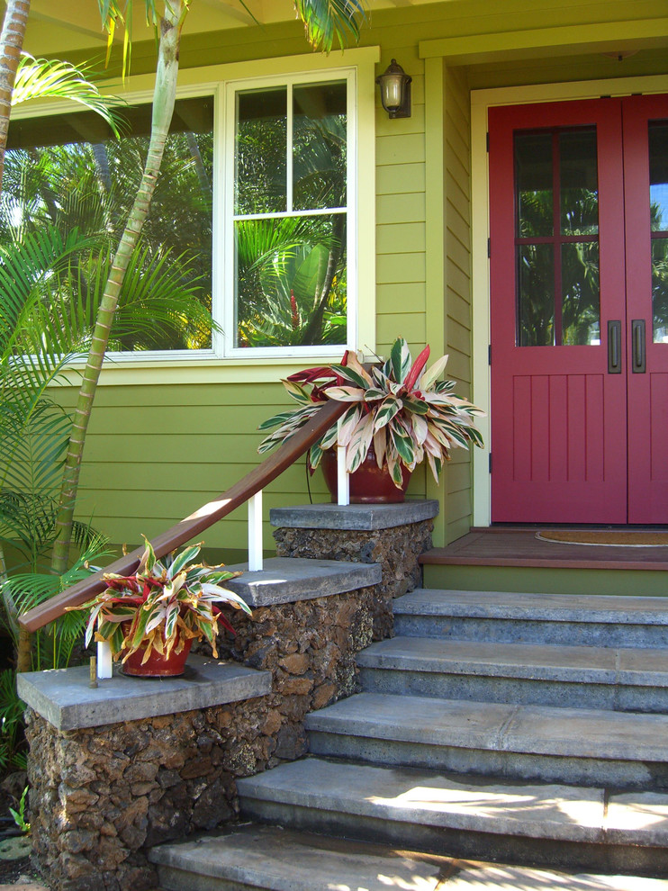 Inspiration for a medium sized and green nautical bungalow house exterior in Hawaii with mixed cladding.