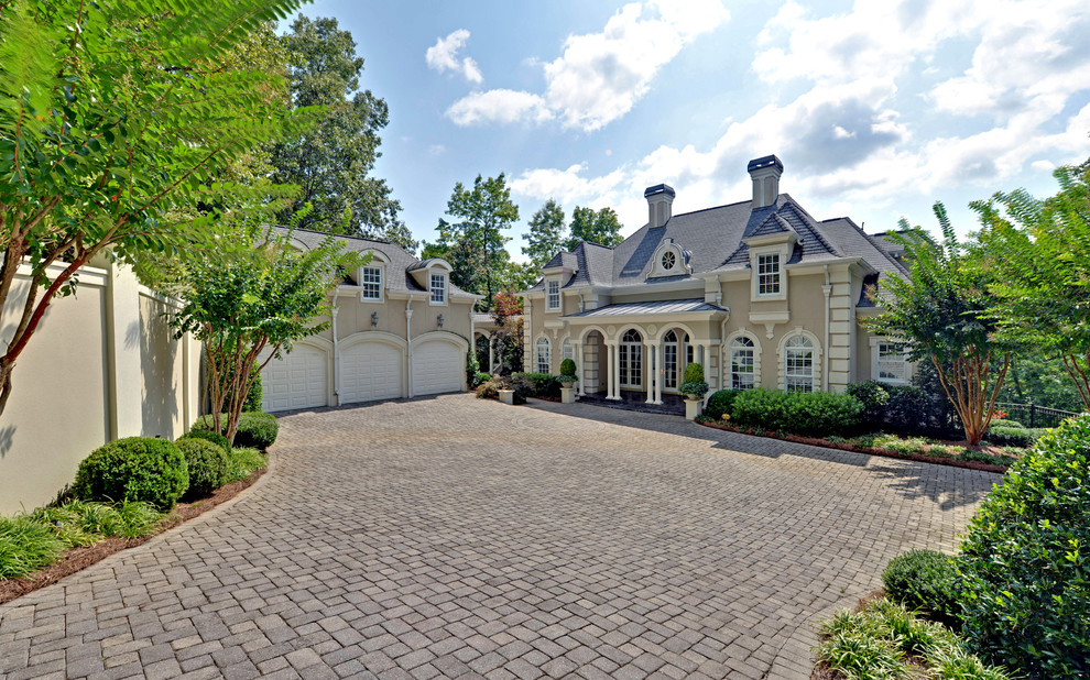 Example of a mountain style exterior home design in Atlanta