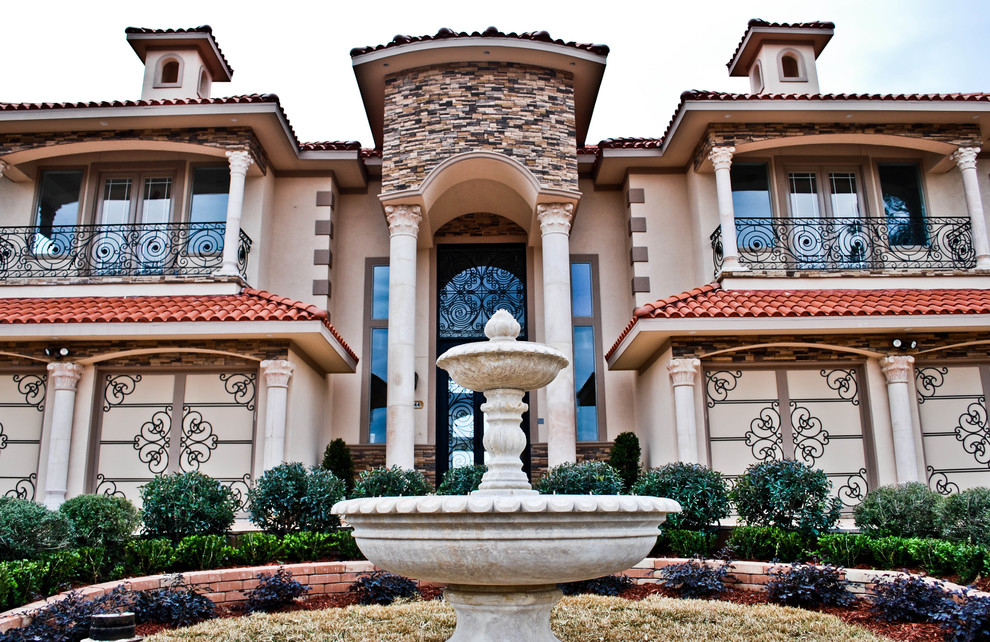 Ornate exterior home photo in Houston