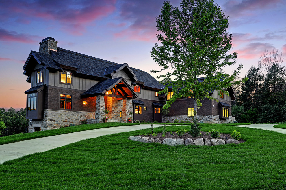 Photo of a rustic house exterior in Minneapolis.