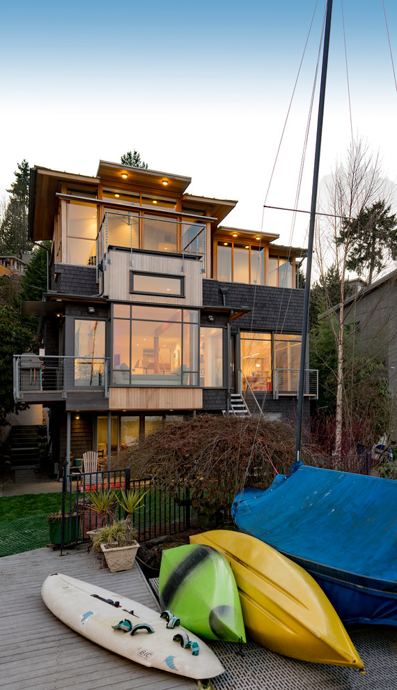 シアトルにある中くらいなコンテンポラリースタイルのおしゃれな家の外観の写真