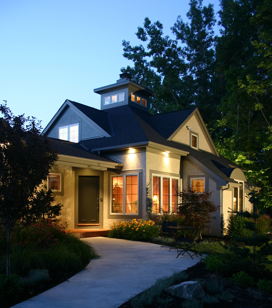 Photo of a small contemporary house exterior in Columbus.