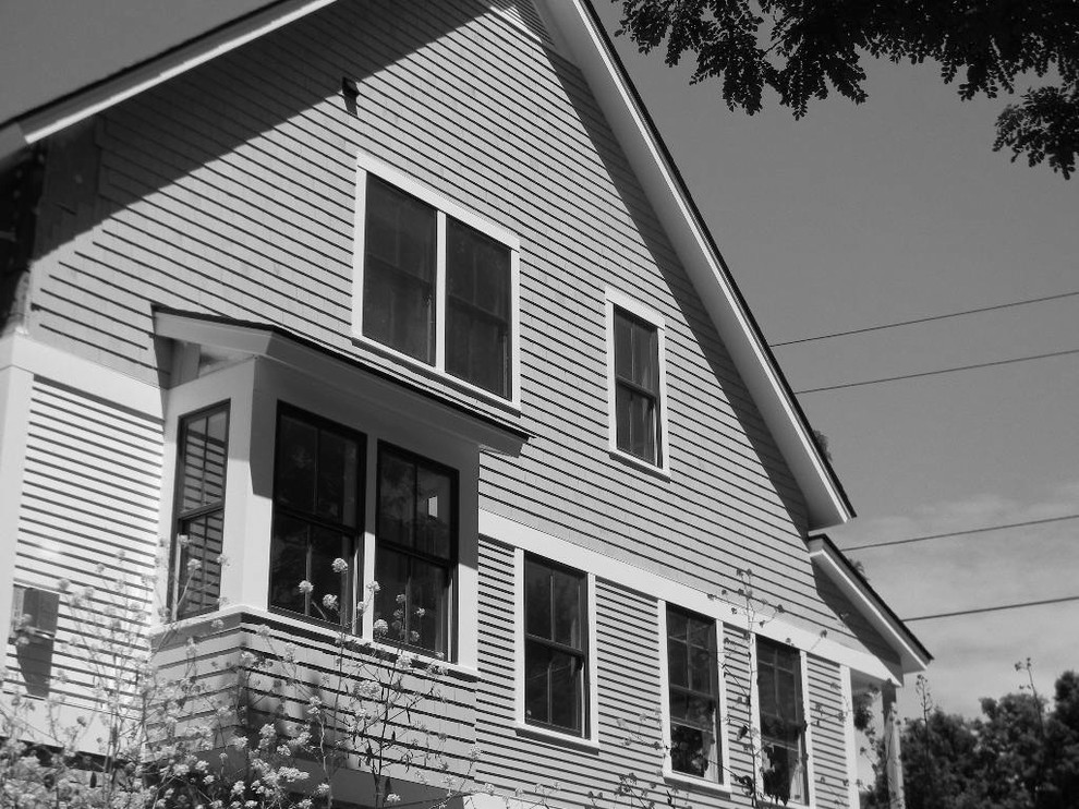Design ideas for a traditional house exterior in Burlington.