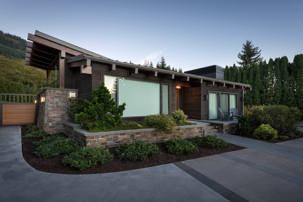 Kleines, Einstöckiges Modernes Einfamilienhaus mit Blechdach in Seattle