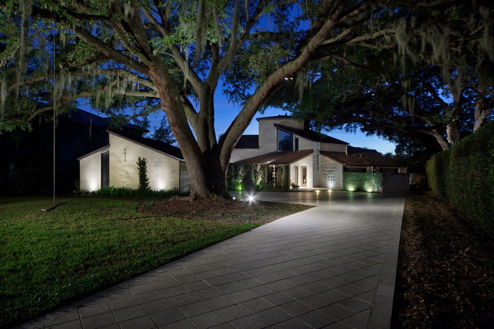 Inspiration for a contemporary exterior home remodel in Orlando