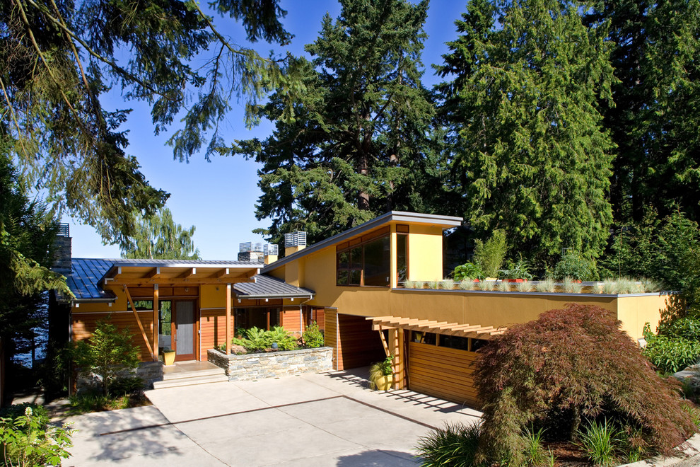 Midcentury two floor house exterior in Seattle.