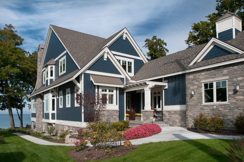 Coastal exterior home idea in Grand Rapids