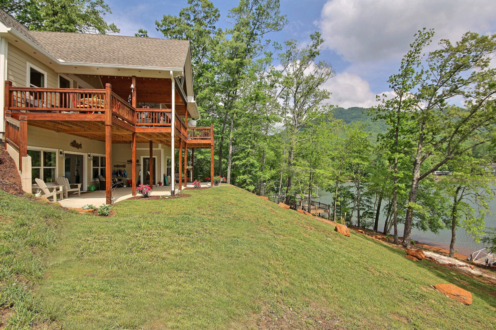 LakeSide Cottage at Lake Chatuge Rustic Exterior Atlanta by