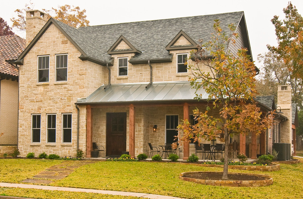 Exemple d'une grande façade de maison beige chic en pierre à un étage.