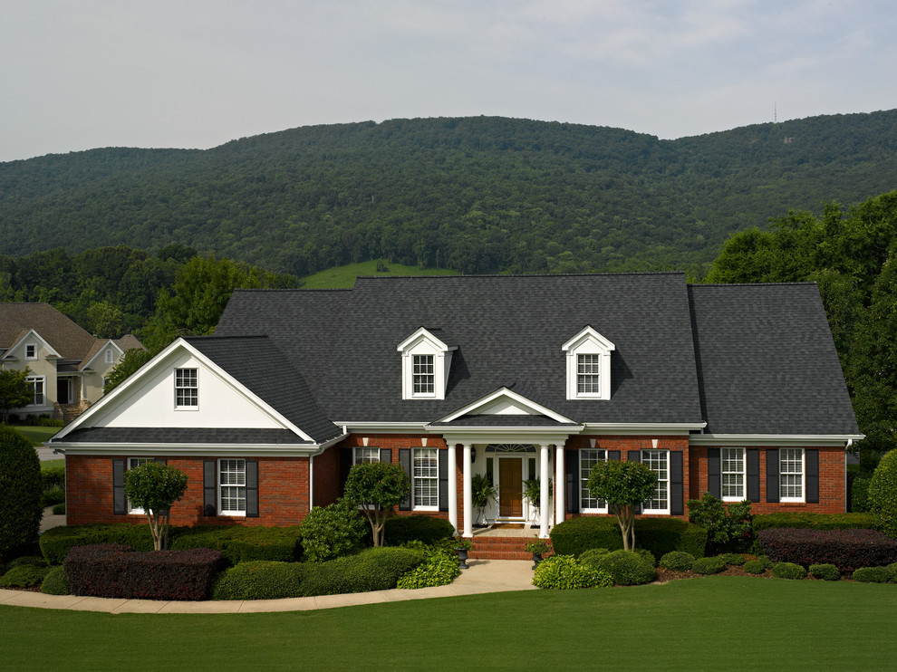Landmark shingles in Moire Black Traditional Exterior