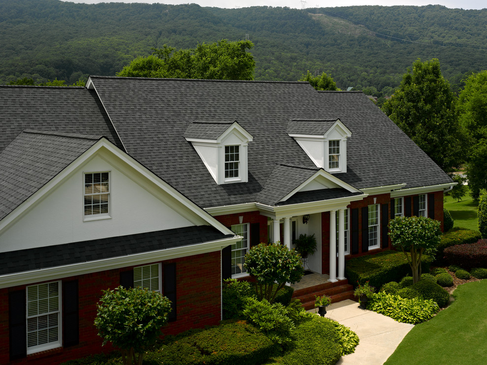 Landmark shingles in Moire Black Traditional Exterior