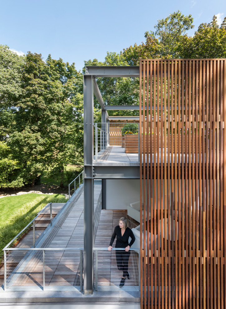 Kleine, Dreistöckige Moderne Holzfassade Haus mit grauer Fassadenfarbe in Boston