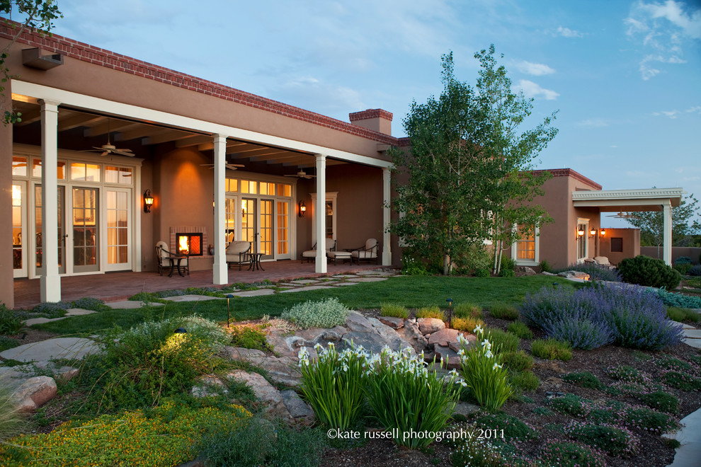 Design ideas for a classic house exterior in Albuquerque.